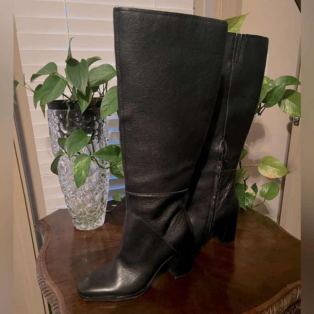 Dolce Vita
FYNN WIDE CALF BOOTS